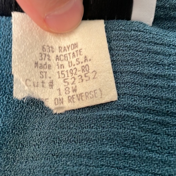 Vintage green short sleeve button blouse with tie detail by Sharon Anthony! - Picture 4 of 7